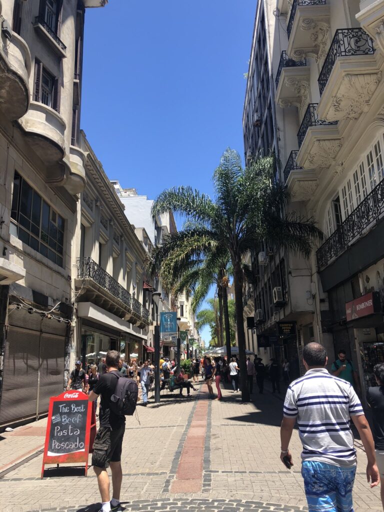 Pelas ruas de Montevidéu