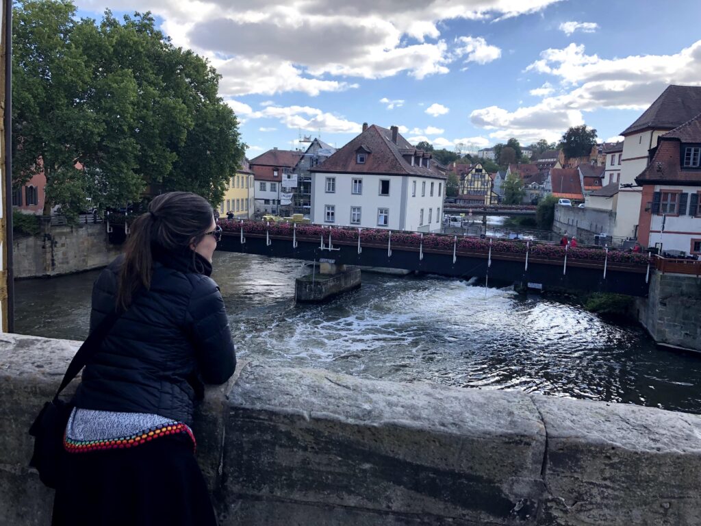Admirando os canais em Bamberg